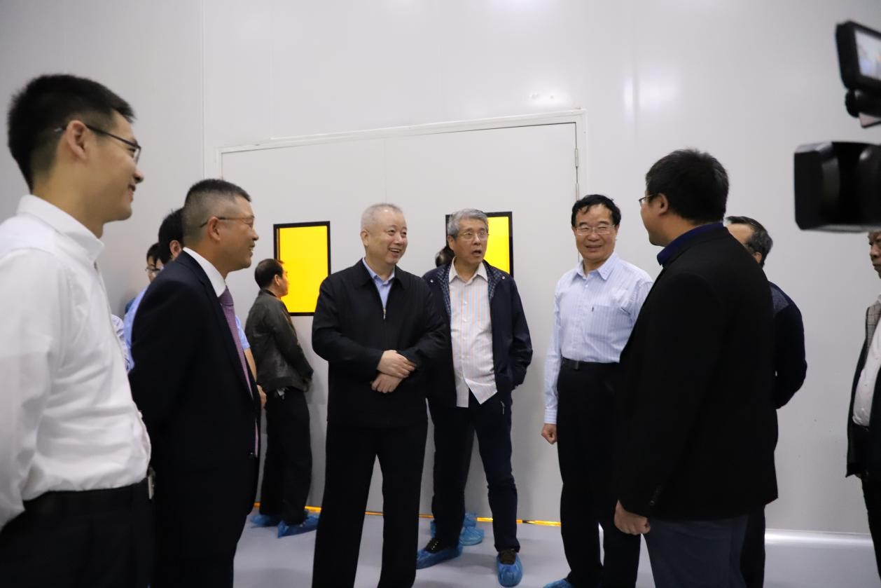 兩岸企業(yè)家峰會(huì)信息產(chǎn)業(yè)推介小組召集人、工信部原副部長劉利華一行蒞臨恒坤光刻膠工廠調(diào)研。